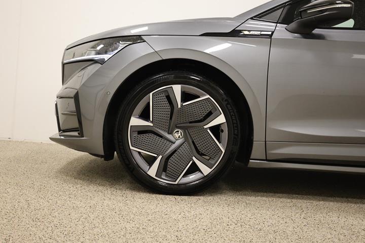 Grå Skoda Enyaq fra 2022