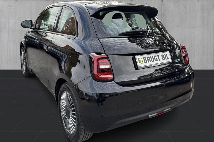 Sort Fiat 500e fra 2024