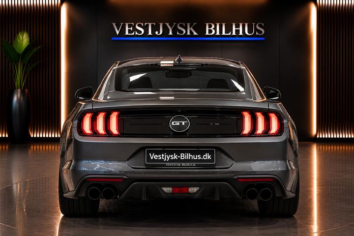 Grå Ford Mustang fra 2018