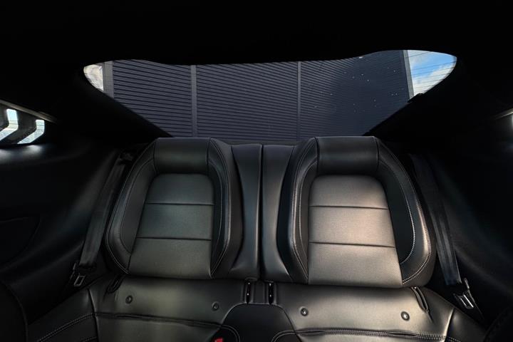 Grå Ford Mustang fra 2018
