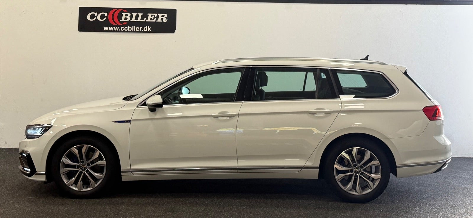 Hvid VW Passat fra 2022