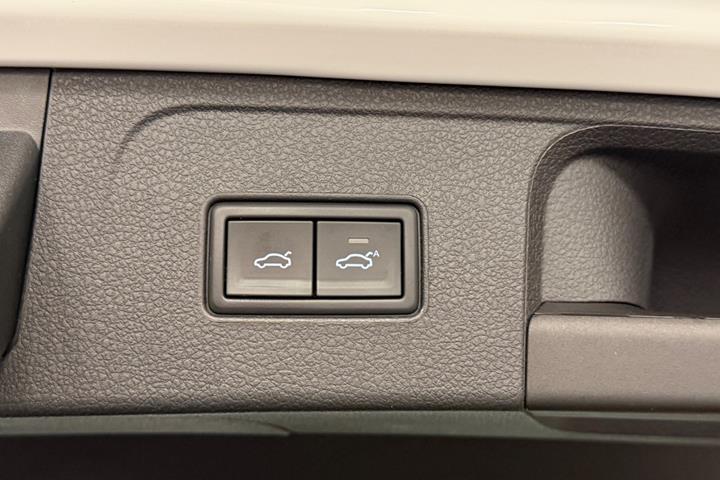 Hvid VW Passat fra 2022