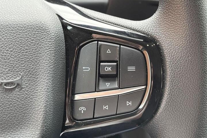 Hvid Ford Transit Custom 320 L2 fra 2026