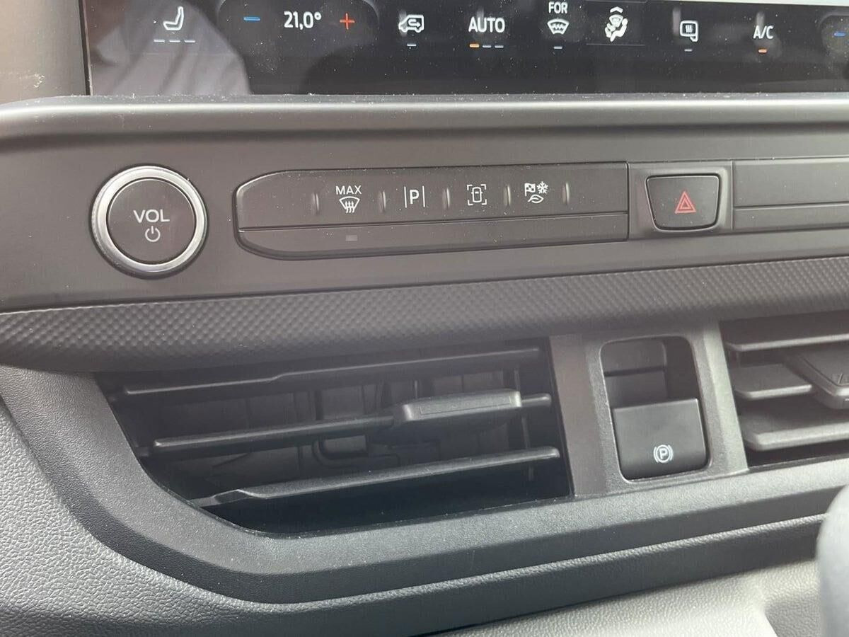Hvid Ford Transit Custom 320 L2 fra 2026