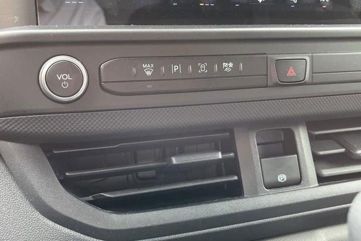Hvid Ford Transit Custom 320 L2 fra 2026