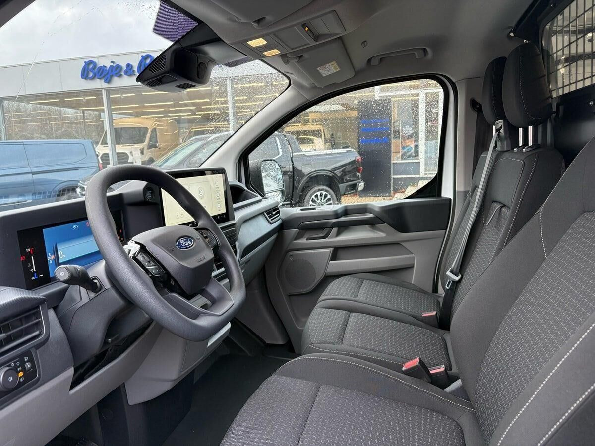Hvid Ford Transit Custom 320 L2 fra 2026