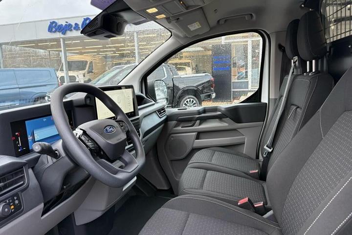 Hvid Ford Transit Custom 320 L2 fra 2026