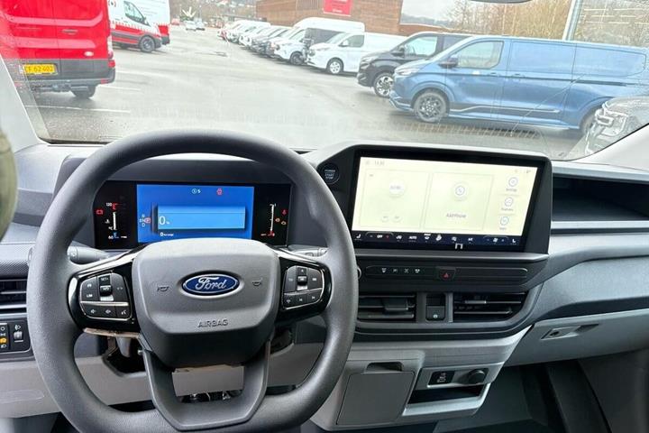 Hvid Ford Transit Custom 320 L2 fra 2026