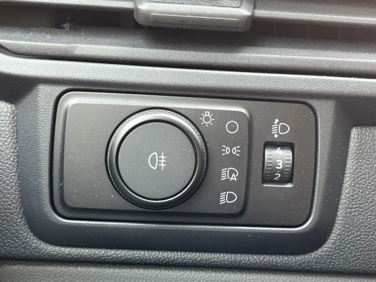 Hvid Ford Transit Custom 320 L2 fra 2026