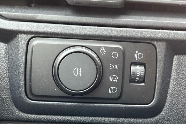 Hvid Ford Transit Custom 320 L2 fra 2026