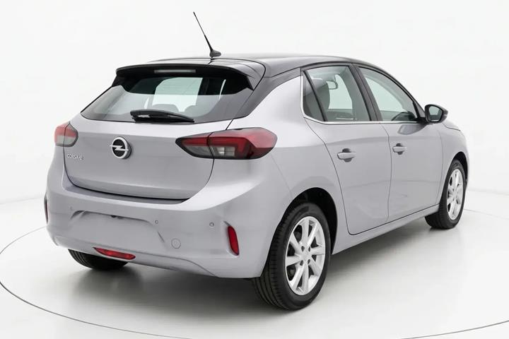 Grå Opel Corsa fra 2022
