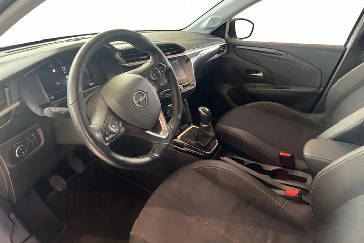 Grå Opel Corsa fra 2022