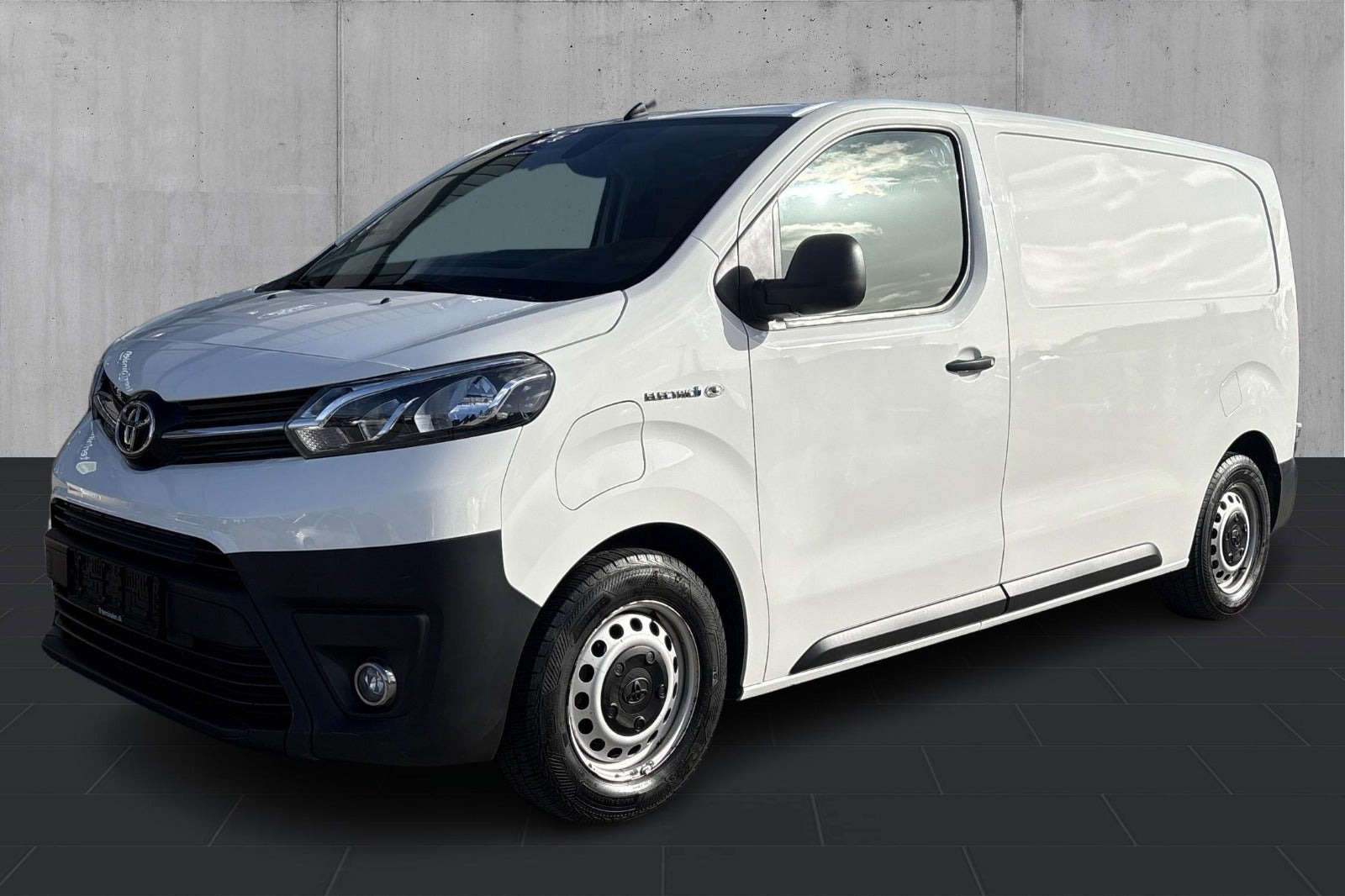 Hvid Toyota ProAce fra 2022