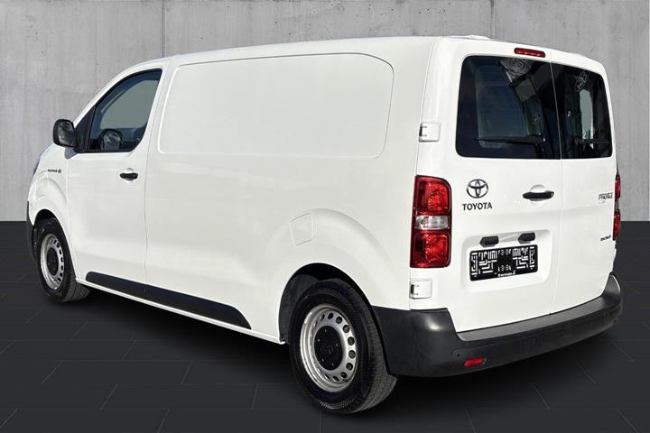 Hvid Toyota ProAce fra 2022
