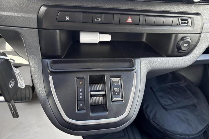 Hvid Toyota ProAce fra 2022