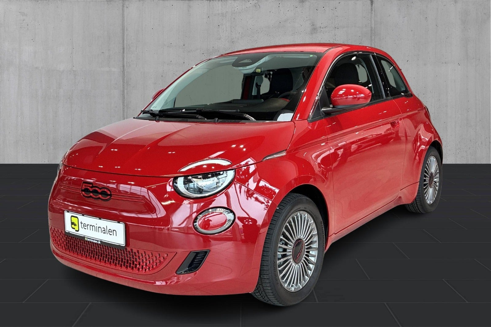 Rød Fiat 500e fra 2024