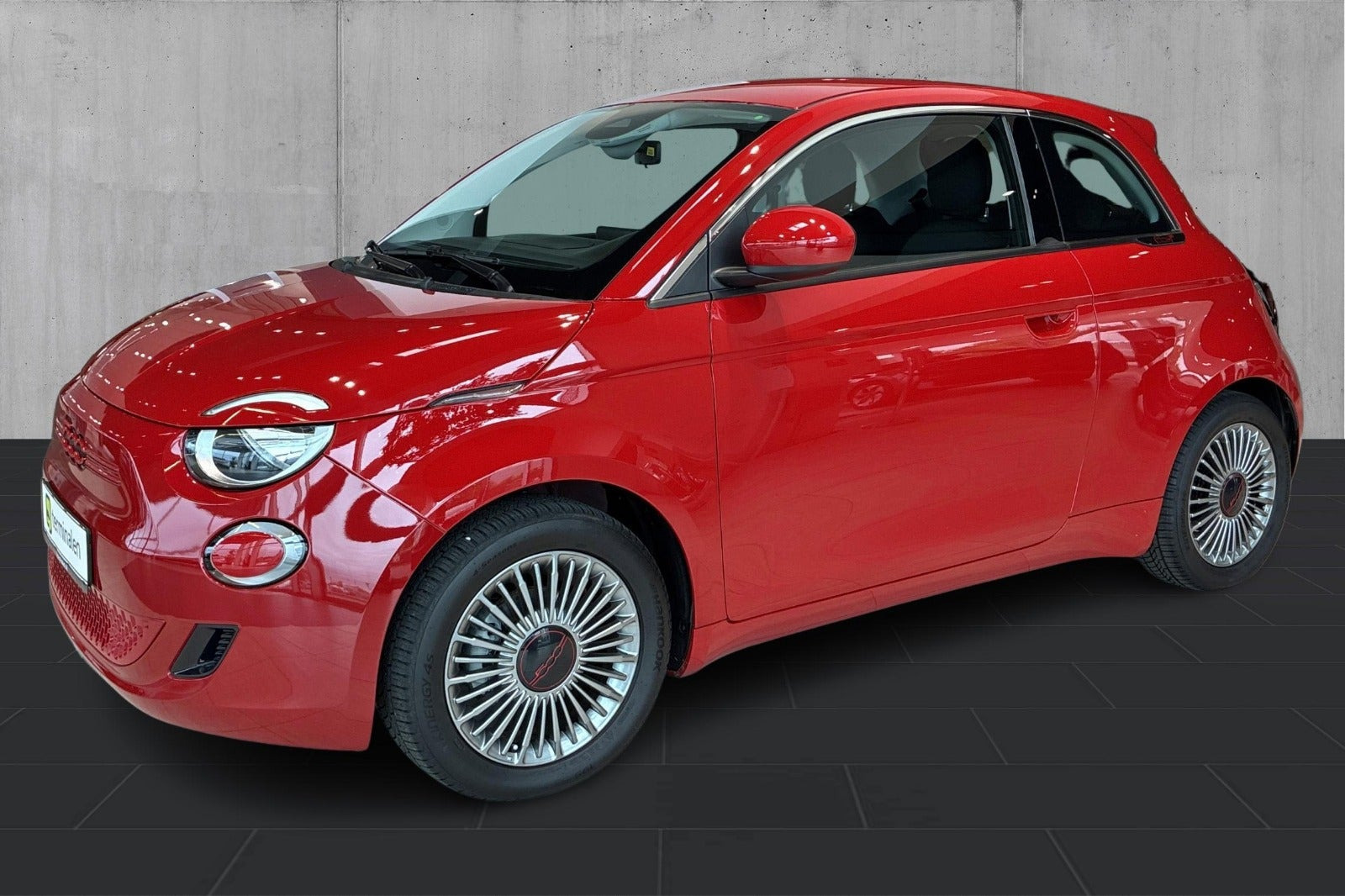 Rød Fiat 500e fra 2024
