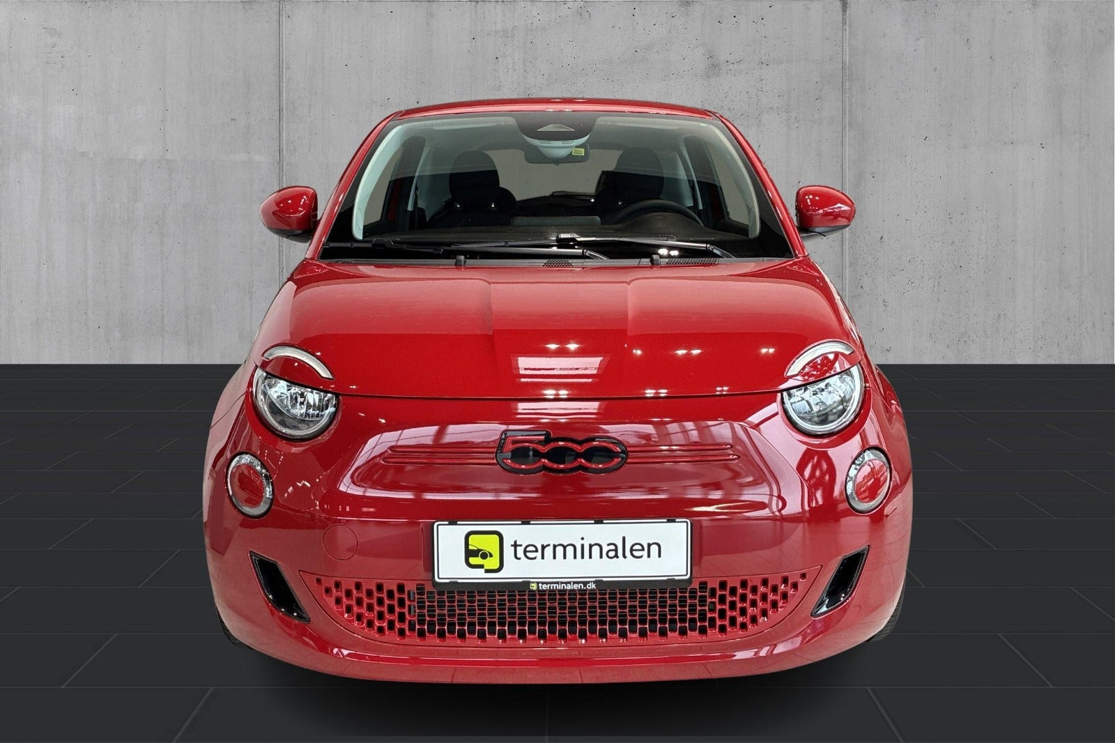 Rød Fiat 500e fra 2024