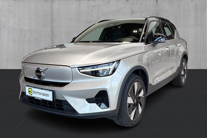 Orange Volvo XC40 fra 2024 set udefra