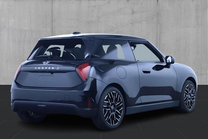 Sort Mini Cooper SE fra 2025