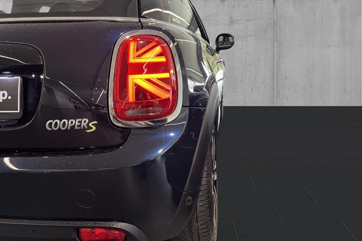 Sort Mini Cooper SE fra 2022