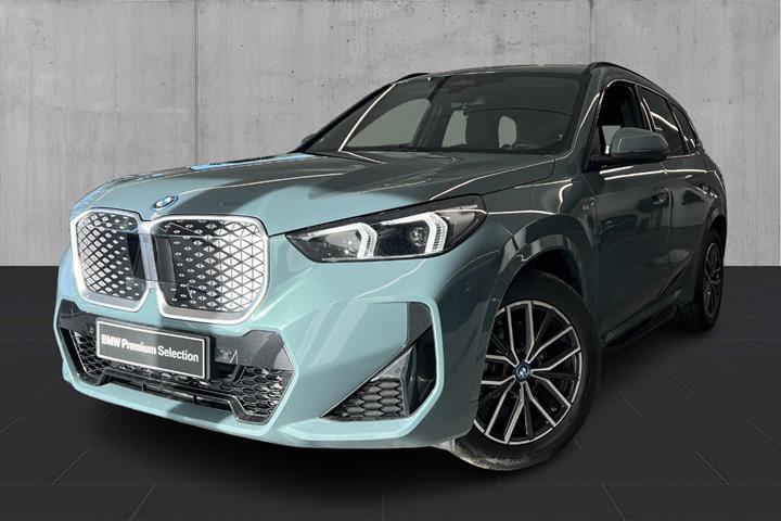 Grøn BMW iX1 fra 2025
