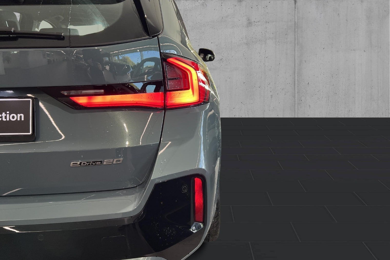 Grøn BMW iX1 fra 2025
