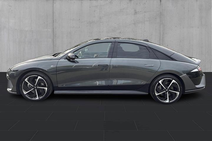 Grå Hyundai Ioniq 6 fra 2026