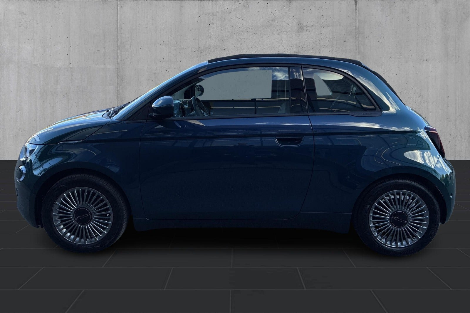Grøn Fiat 500e fra 2023
