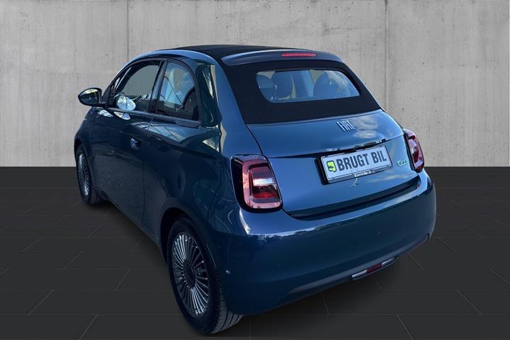 Grøn Fiat 500e fra 2023