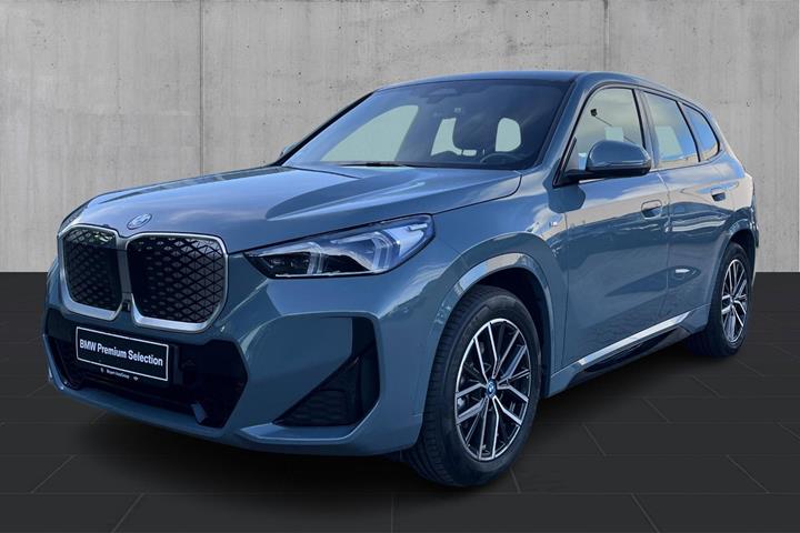 Grøn BMW iX1 fra 2025