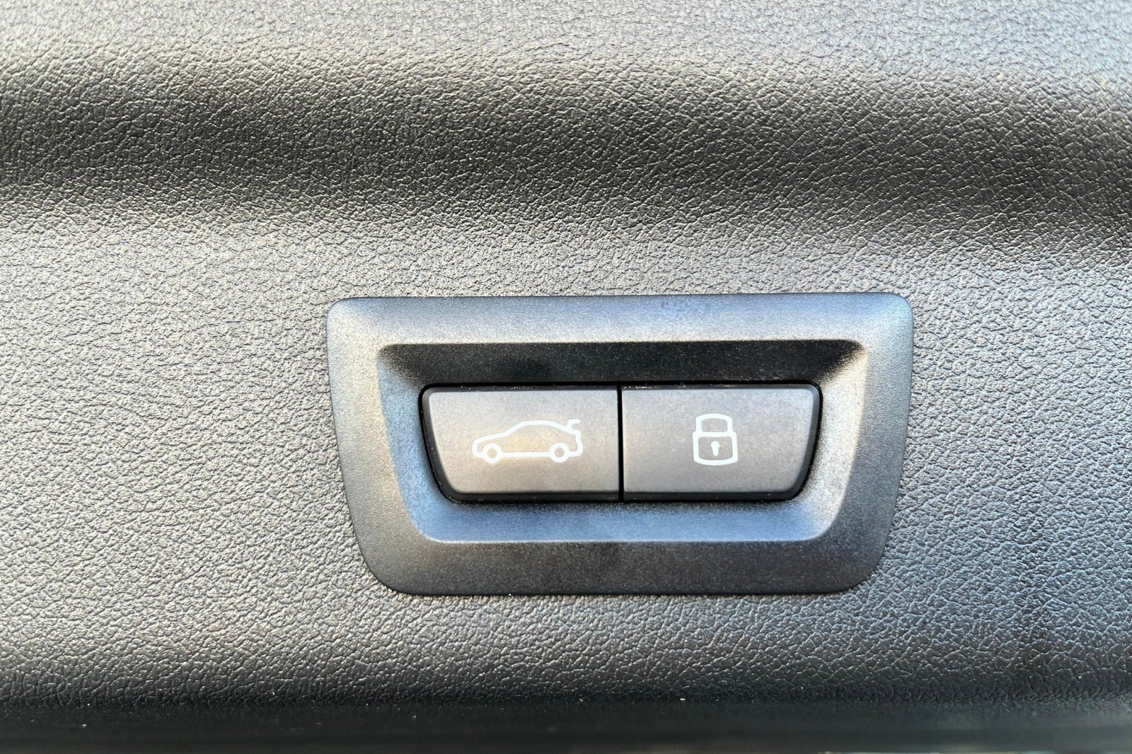Grøn BMW iX1 fra 2025