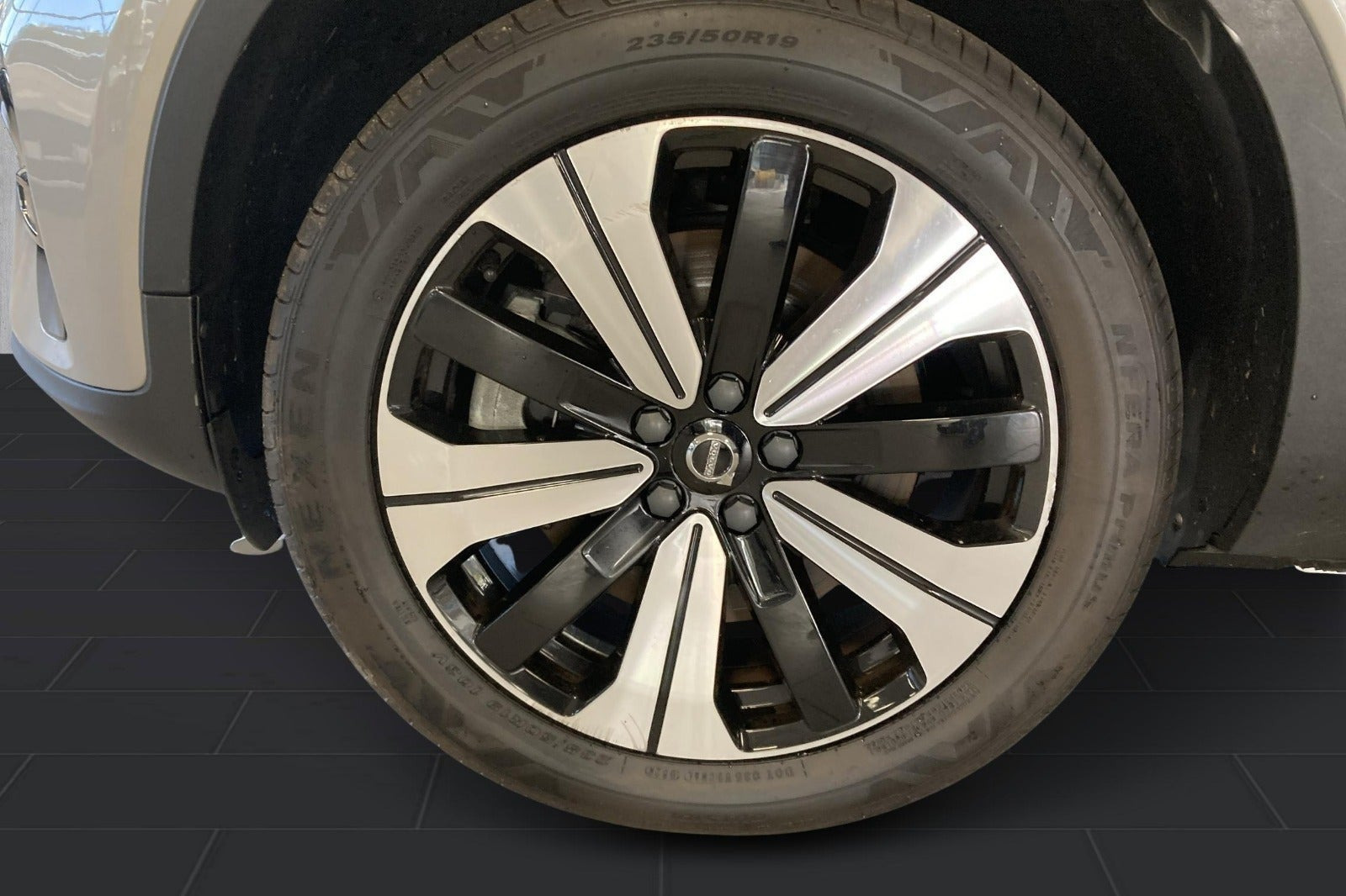 Sølv Volvo C40 fra 2023