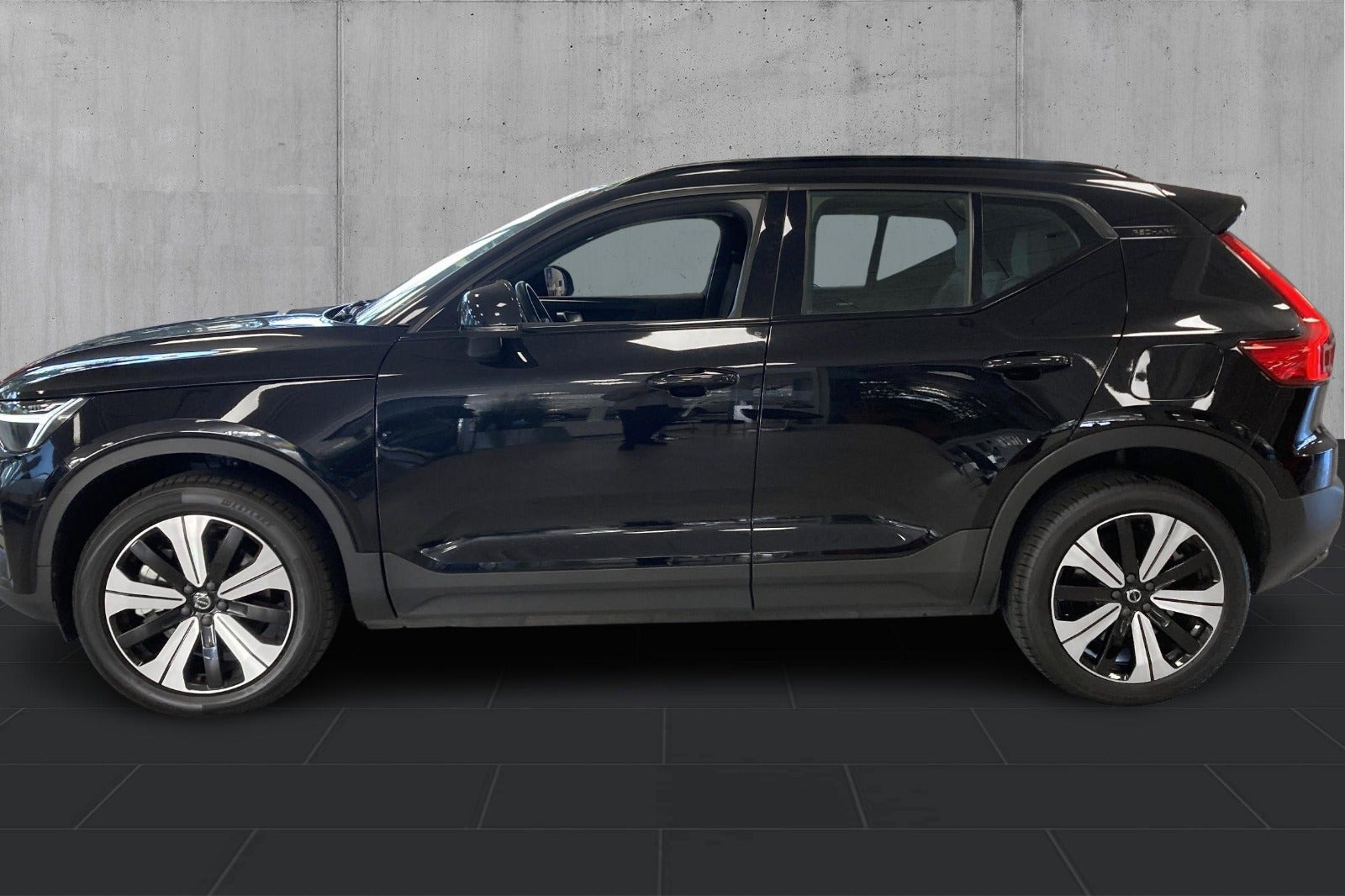 Sort Volvo XC40 fra 2023