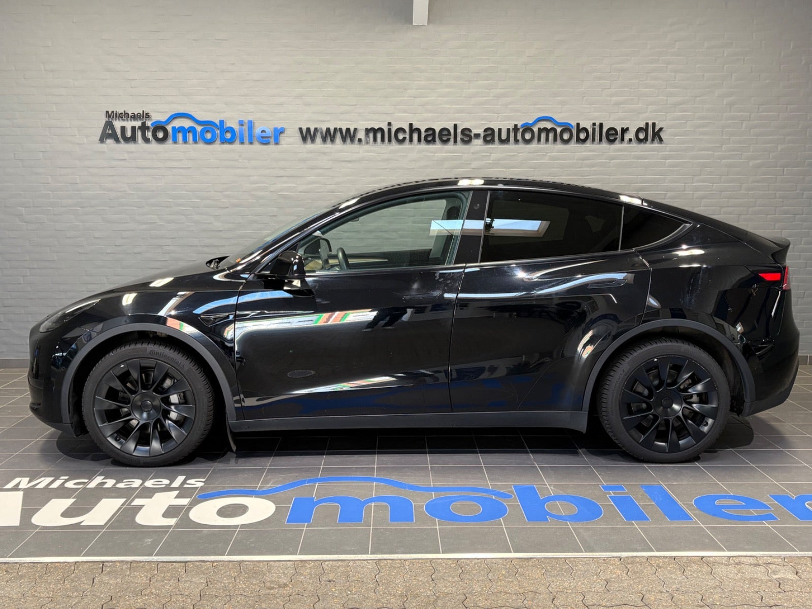 Sort Tesla Model Y fra 2022