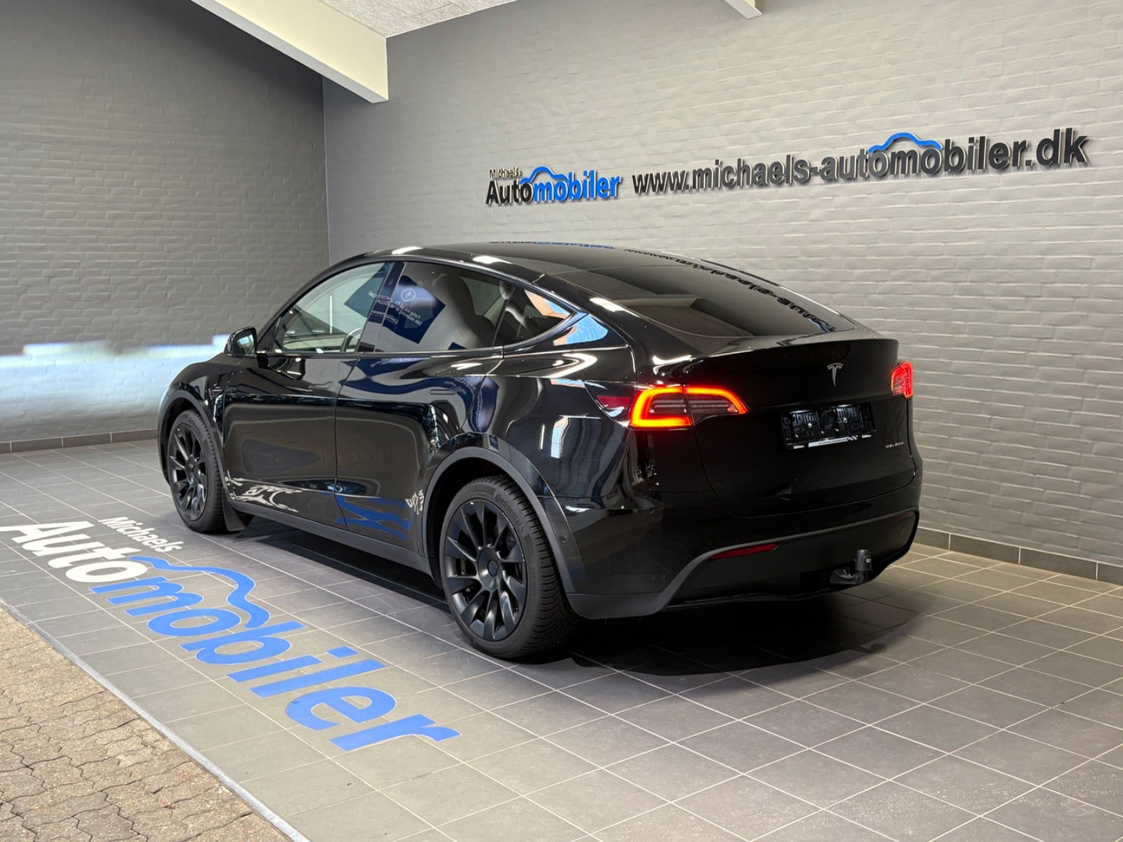 Sort Tesla Model Y fra 2022