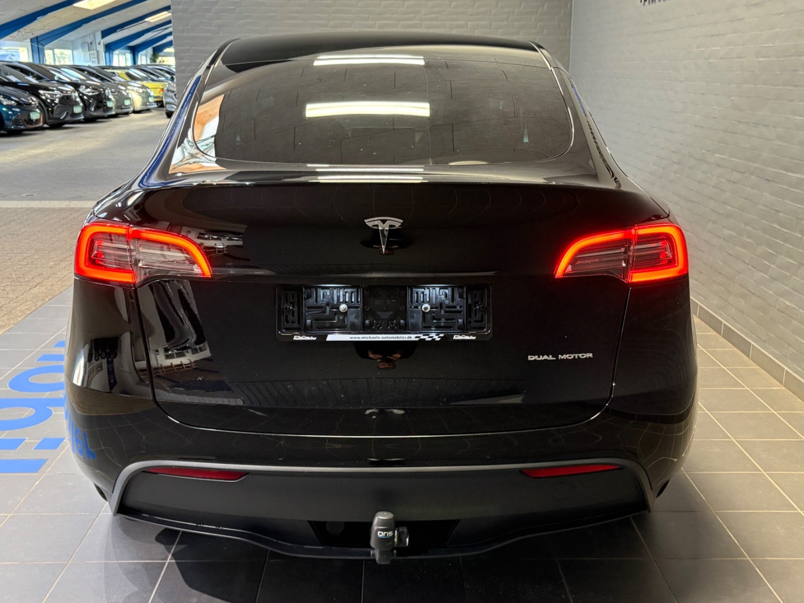 Sort Tesla Model Y fra 2022