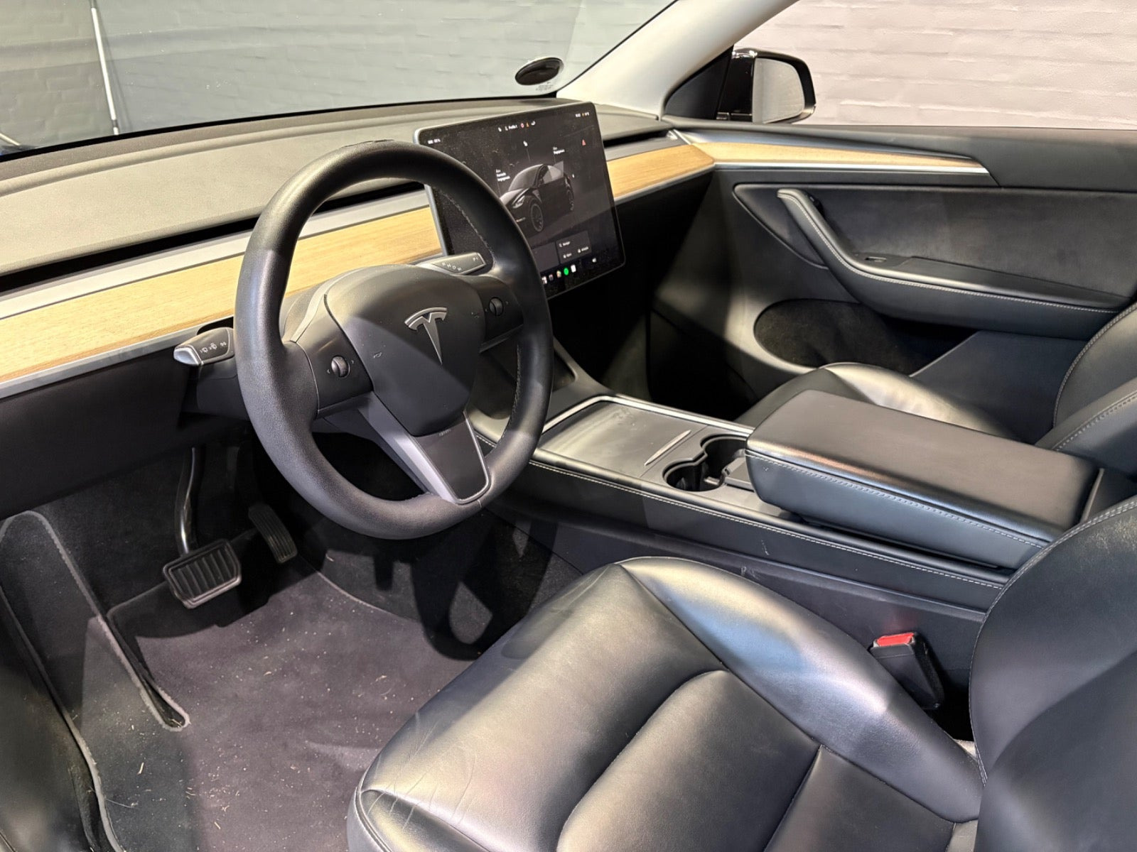 Sort Tesla Model Y fra 2022