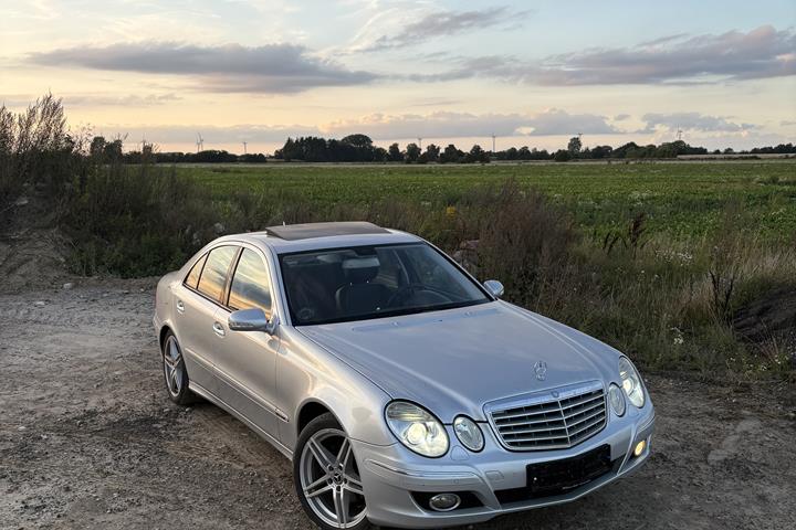 Sølv Mercedes E280 fra 2006