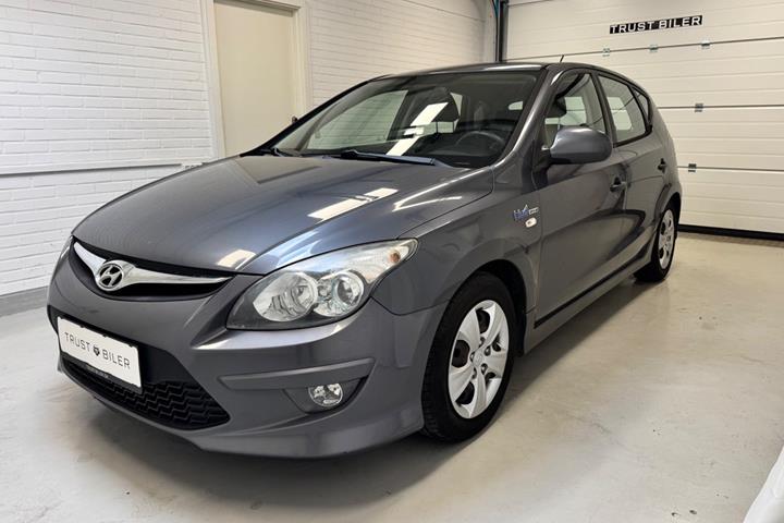 Grå Hyundai i30 fra 2011