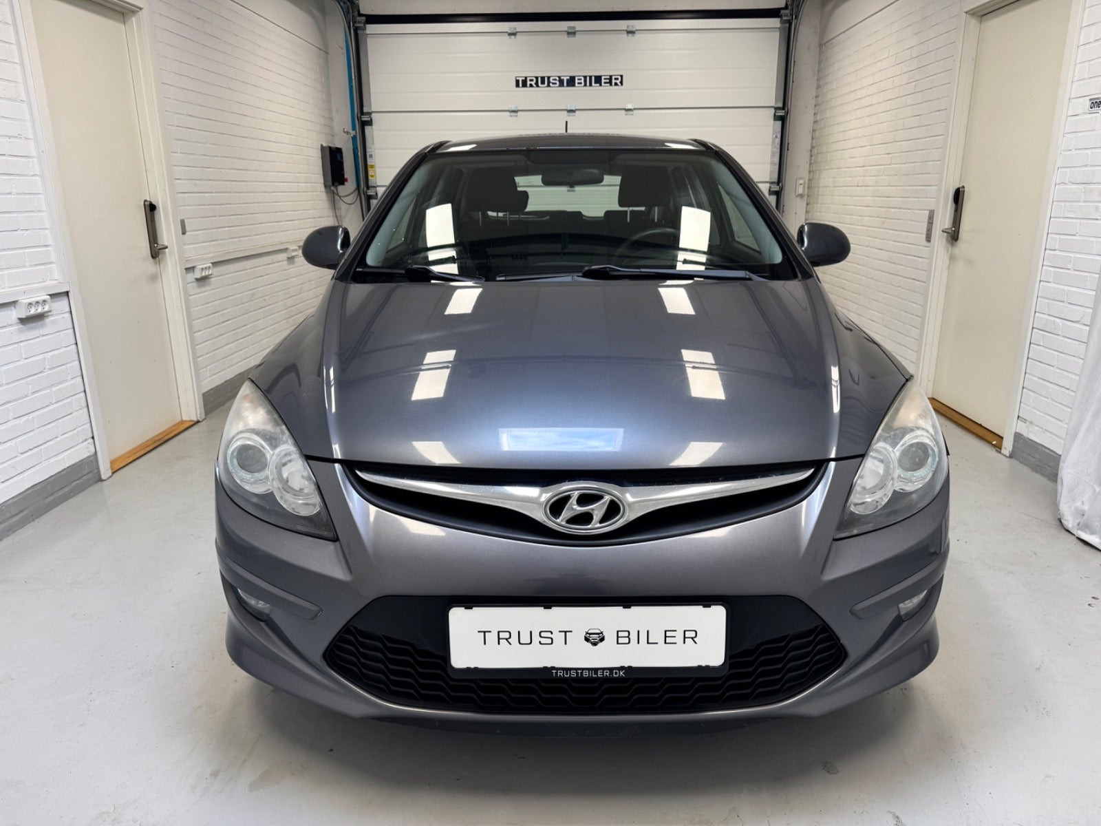 Grå Hyundai i30 fra 2011