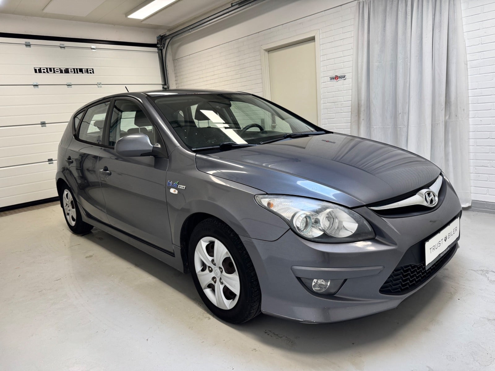 Grå Hyundai i30 fra 2011