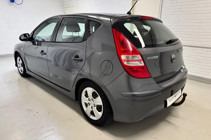 Grå Hyundai i30 fra 2011