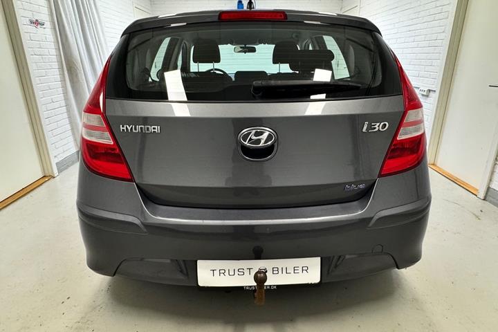 Grå Hyundai i30 fra 2011