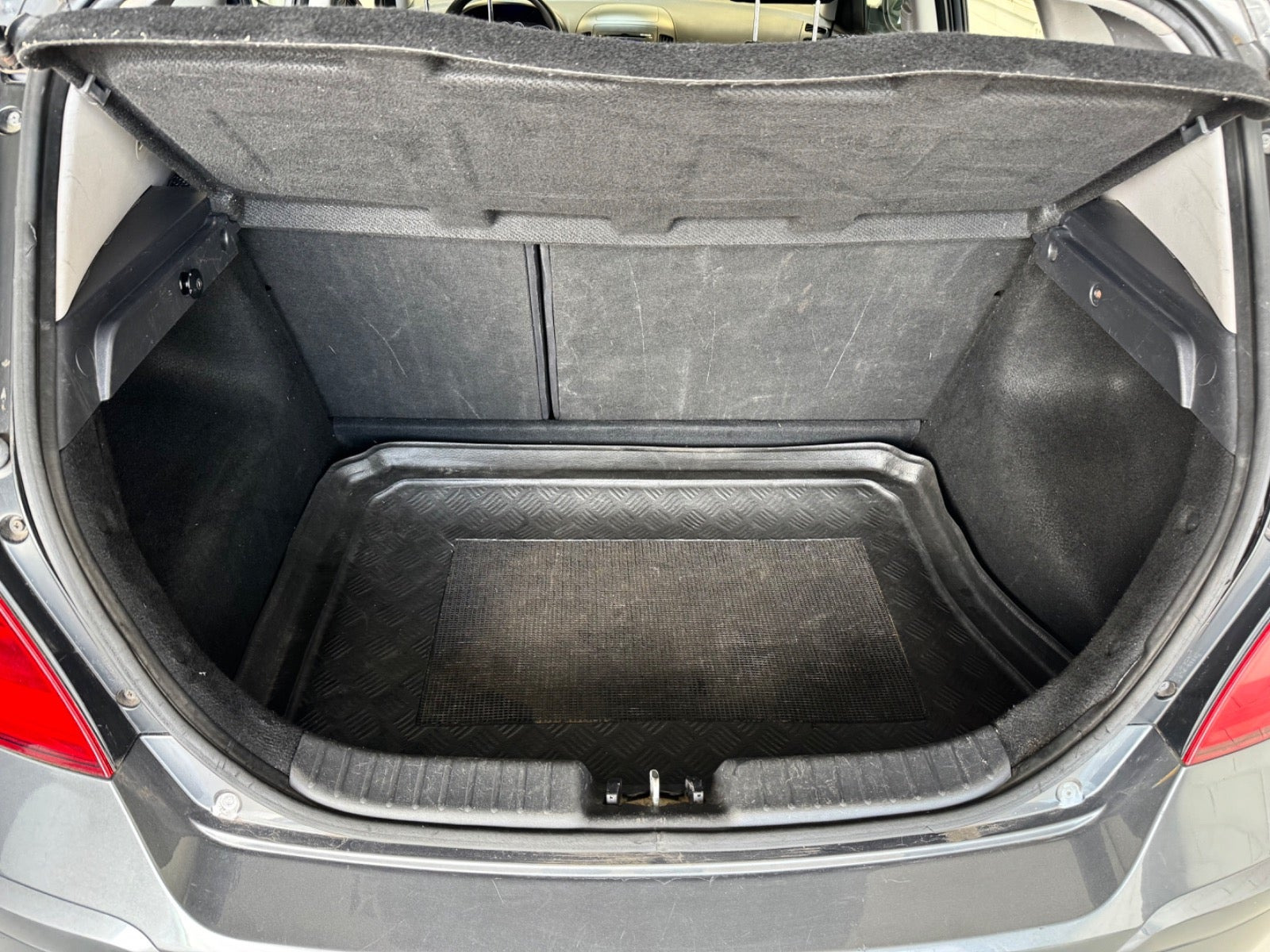 Grå Hyundai i30 fra 2011