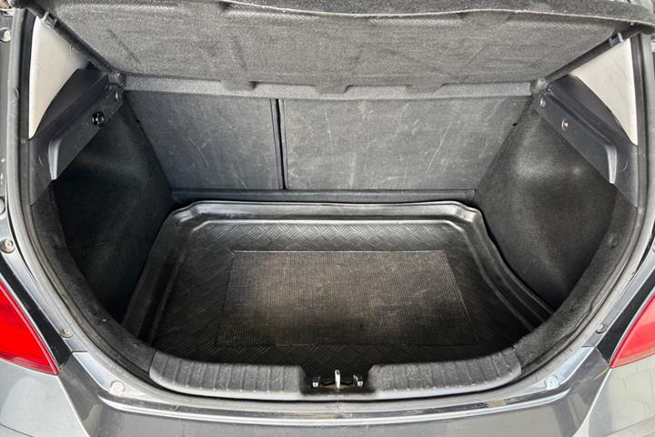 Grå Hyundai i30 fra 2011