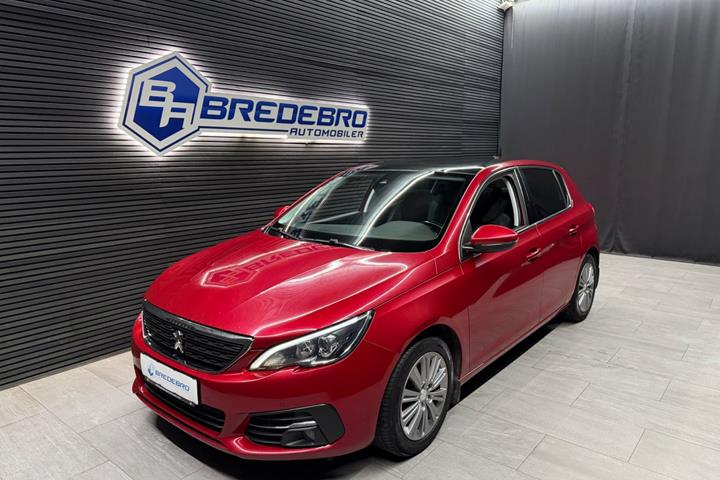 Rød Peugeot 308 fra 2018