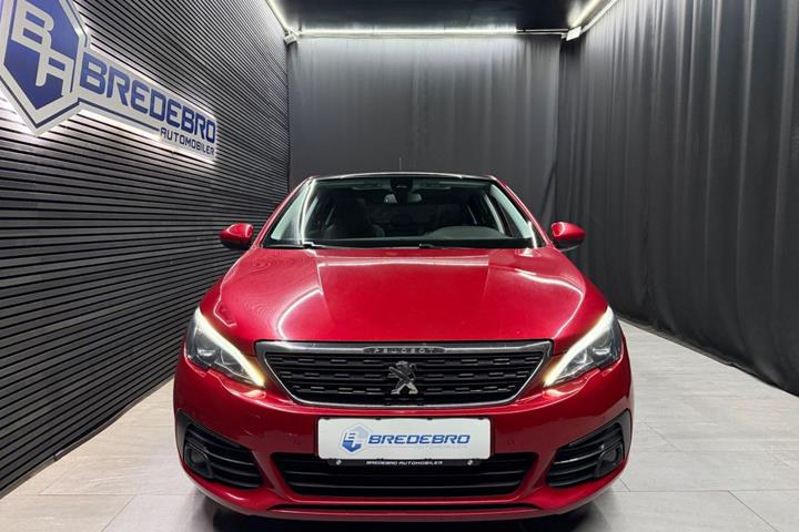 Rød Peugeot 308 fra 2018