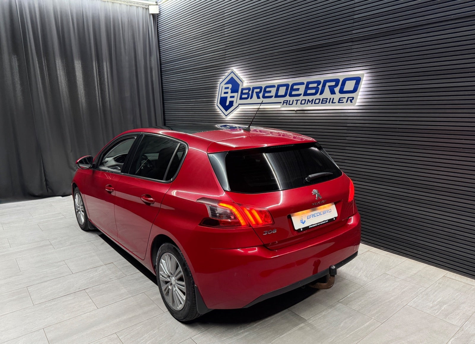 Rød Peugeot 308 fra 2018