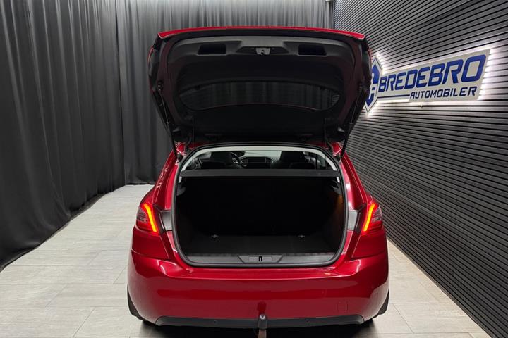 Rød Peugeot 308 fra 2018